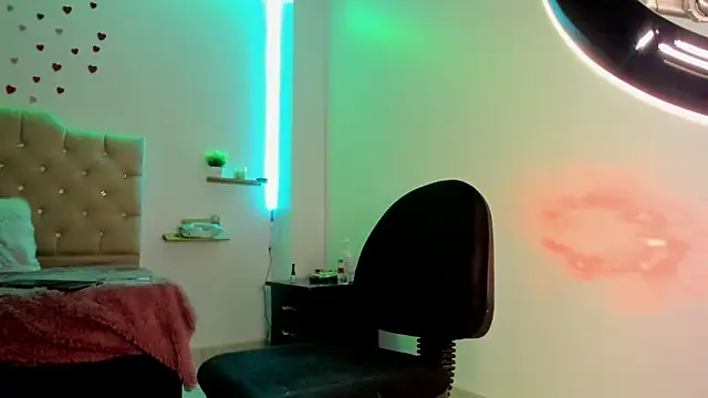 eimyy_rouseのライブXXXチャット