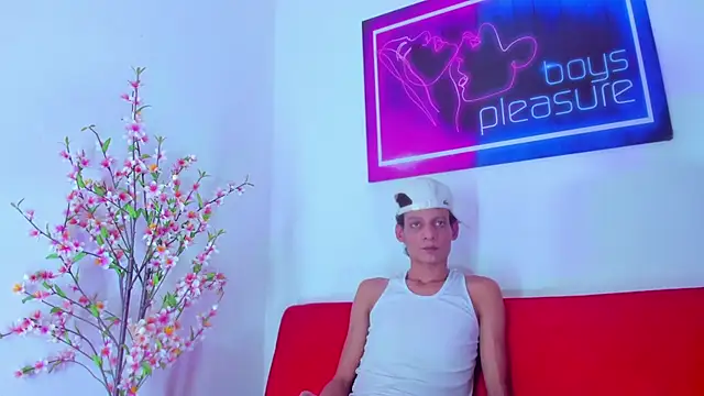 Pleasure_boys_hot Pertunjukan Webcam