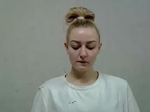 KelGrov2 Adlı Modelin Canlı XXX Sohbeti