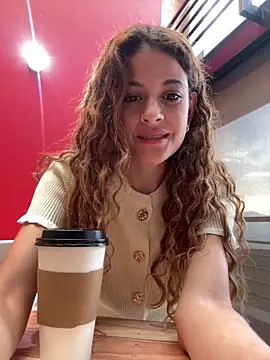 alana15のライブXXXチャット