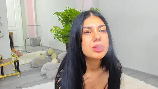 SerennaNoir Adlı Modelin Canlı XXX Sohbeti