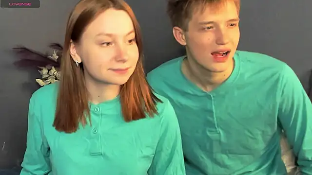 Chatroom XXX en direct de Lola_Raivis_