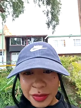 Chat +18 de Zafiro_glow ao vivo