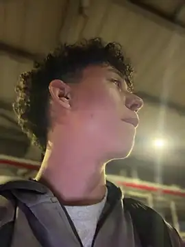 yoursexyjose Chat XXX in diretta