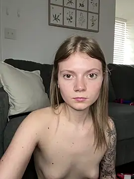 Lucyisdancin live XXX chat