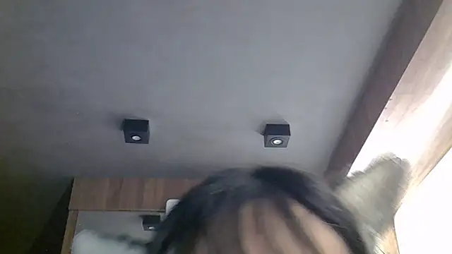 SkinnyKitten live XXX chat