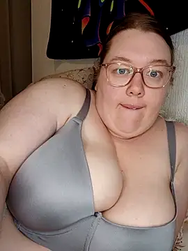 Sexycurvyemilyyのウェブカメラショー