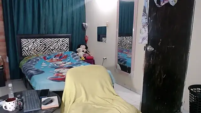 Sashaferrari2000 即時 XXX 聊天