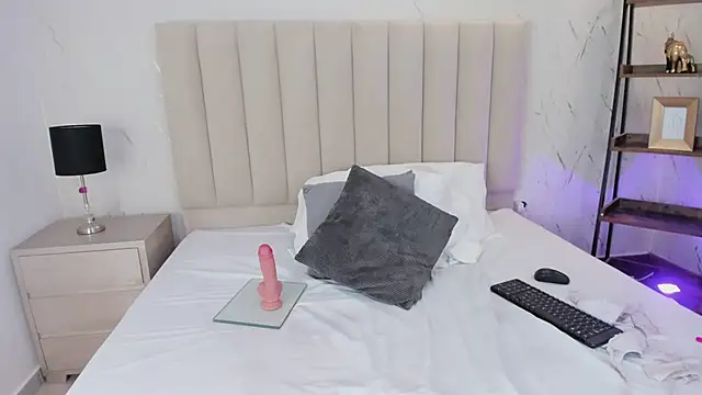 ViolettaRousee_'s Live XXX Chat