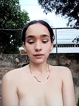 sweet_outdoor_charm Show in webcam