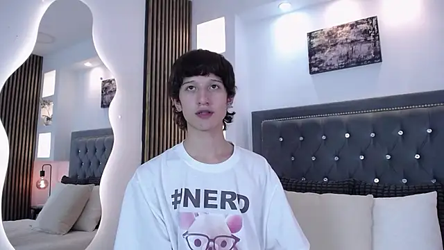 Czat XXX na żywo – Emo_Boy_