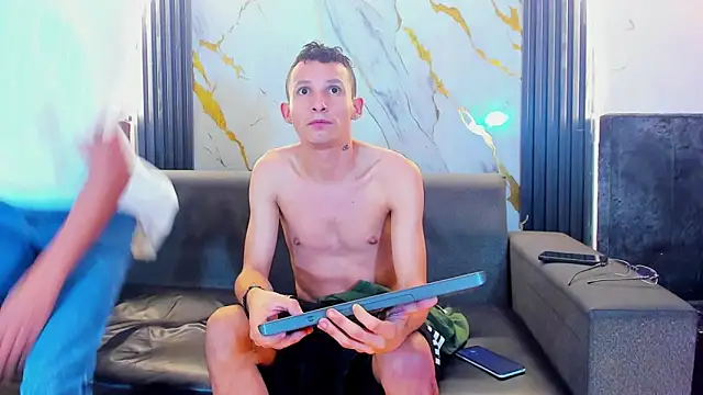 Chat +18 de Isaak_26 ao vivo