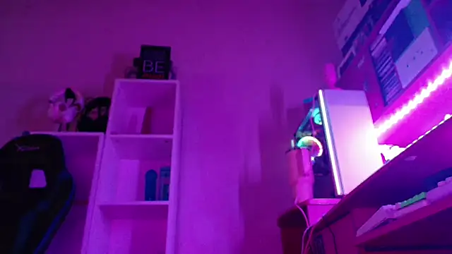 SmokyDee Adlı Modelin Canlı XXX Sohbeti