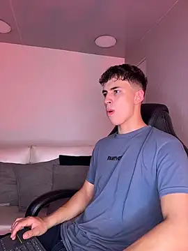 AdrianRinaldi's Live XXX Chat