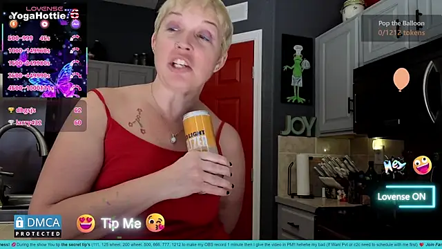 YogaHottie76 网络视讯表演