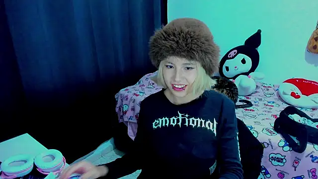 Akane-Mou élő XXX-chatje