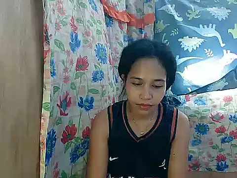 PinaySkinnyGirl's Live XXX Chat