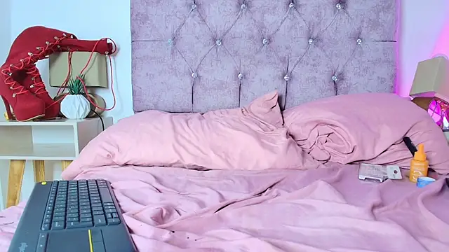 Skye_Moore 即時 XXX 聊天