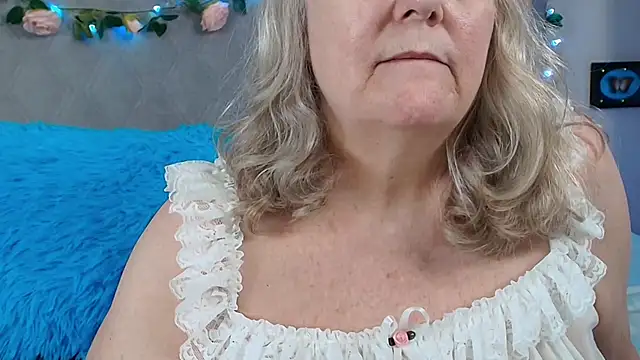 Chat +18 de Kaitlyn_Winters ao vivo