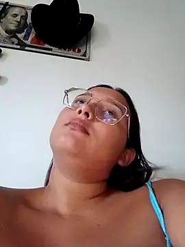 young_dairy01's Live XXX Chat