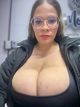 โชว์เว็บแคมของ big_tits_in_your_face