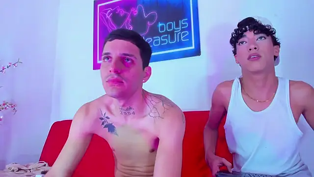 Pleasure_boys_hotn Webbikameraesitys
