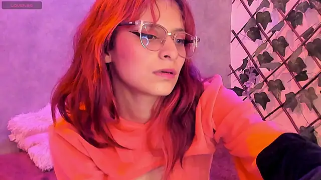 RedMeloddy's Live XXX Chat