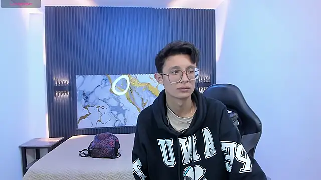 XXX chat uživo modela SantiagoRusso18