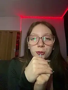 YoungLisaa18 élő XXX-chatje