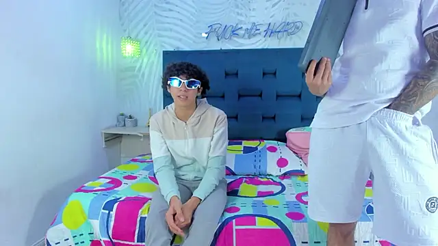 XXX chat uživo modela Adventurous_Boys