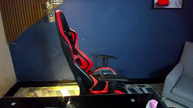 XXX chat uživo modela NoaahTylor