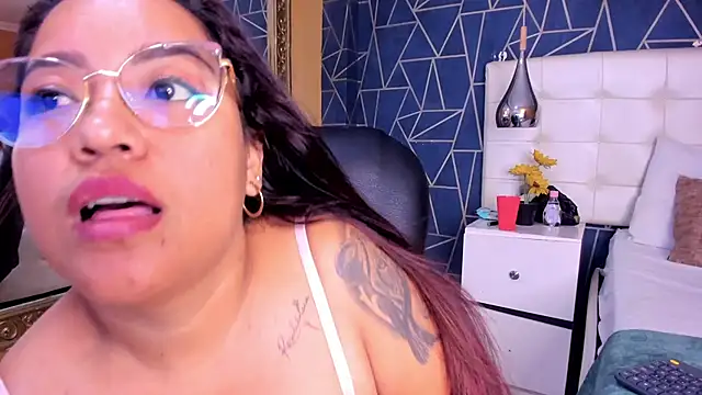 KarinaThompsonn 现场XXX聊天