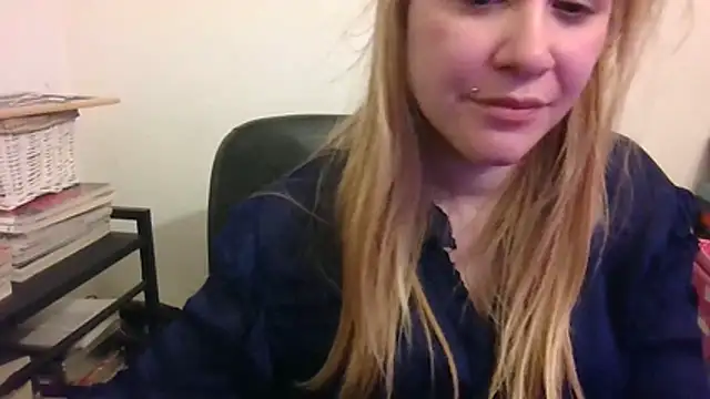 new_but_cute's Webcam Show