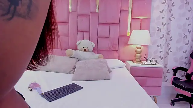 Chat +18 de GabyMoreau ao vivo