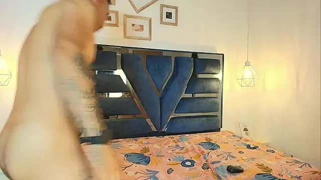 Chat +18 de Irina_and_Max ao vivo