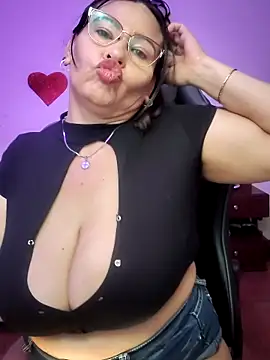 esmeralda_milf: онлайн-секс-чат