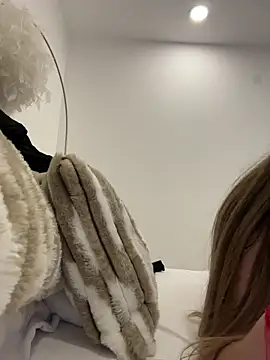 IsabellaEtthan's Live XXX Chat