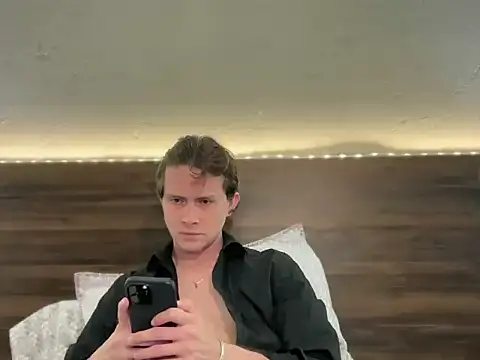 mcklister_kinky_feets Show Webcam