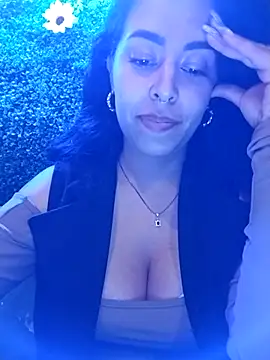 แชท XXX สดของ Luianna