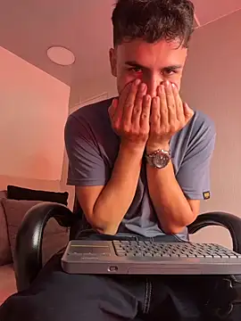 AdrianRinaldi's Live XXX Chat