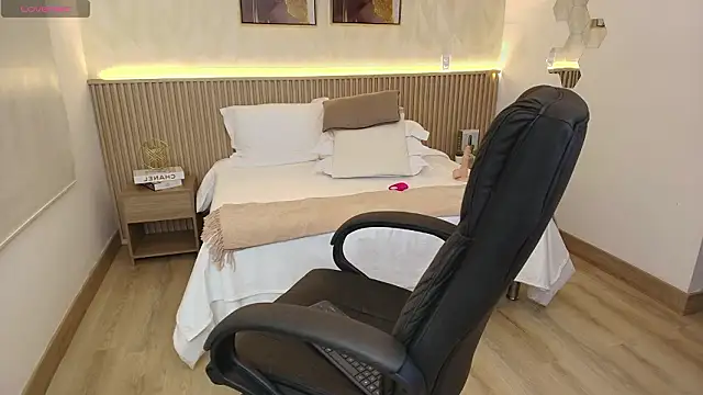 BellaMillers' Live XXX Chat