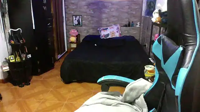 AngelaQueen_ élő XXX-chatje