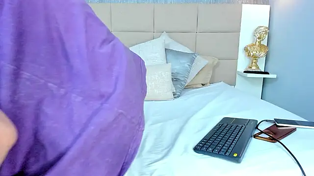 Hecatee_77's Live XXX Chat