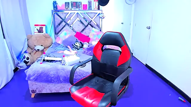 Luna_Analya: διαδικτυακό σόου στην κάμερα