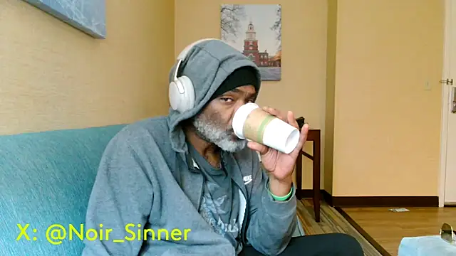 sinnernoir: διαδικτυακό σόου στην κάμερα