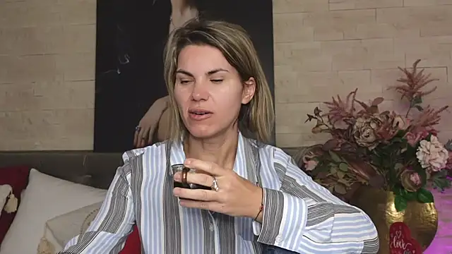 FeliciaKrige Chat XXX in diretta