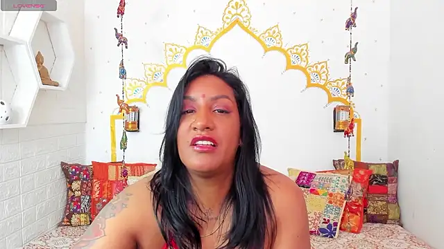 LadyNahir লাইভ XXX চ্যাট