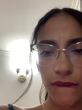 elegant__rouse Adlı Modelin Canlı XXX Sohbeti