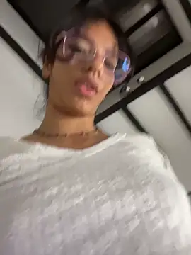 TweetiePieXXX: διαδικτυακό σόου στην κάμερα