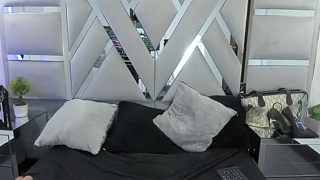 XXX chat uživo modela MonzerratBoyer